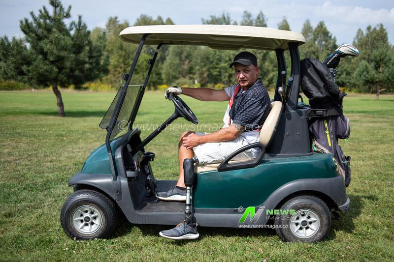 Golf lessons for wounded Ukrainian soldiers near Kyiv