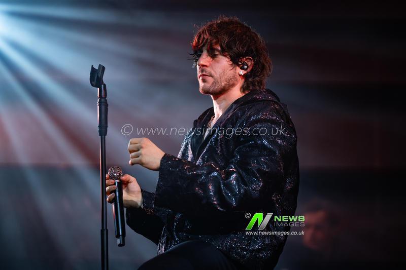 Rkomi performs live in Naples