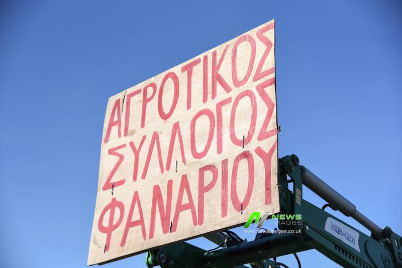 Greece: Farmers from Karditsa close the E65 national road.