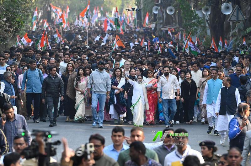 India: West Bengal CM Mamata Banerjee Leads Massive Protest Rally Over I-PAC Raid