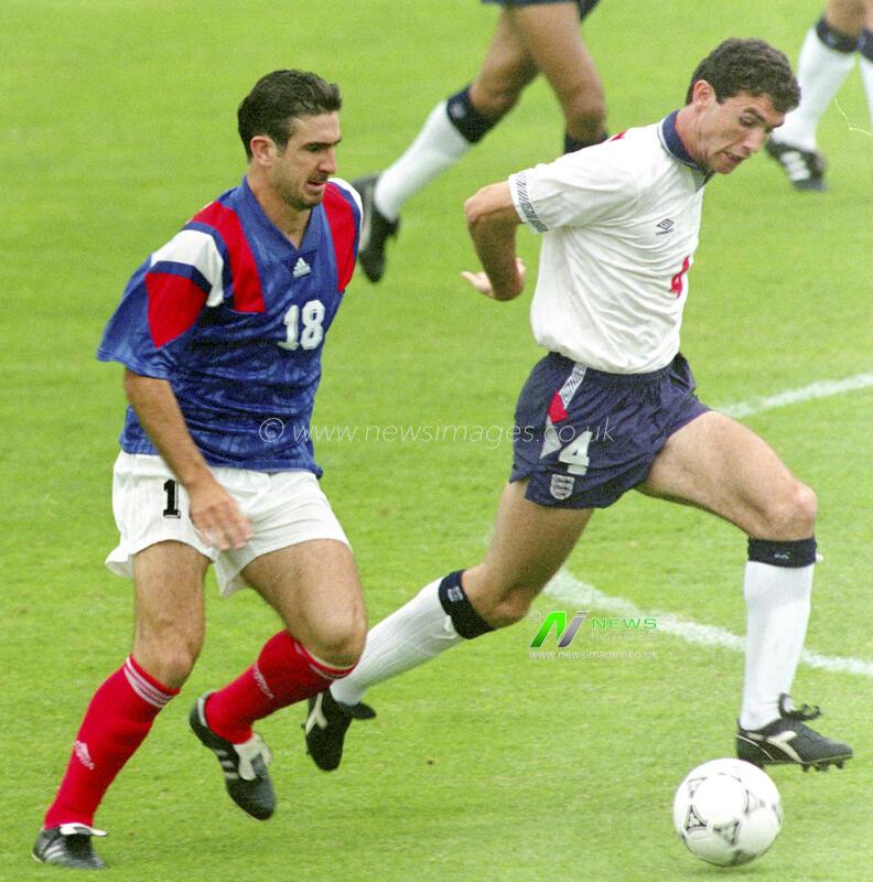 Football, EURO 92, France - England