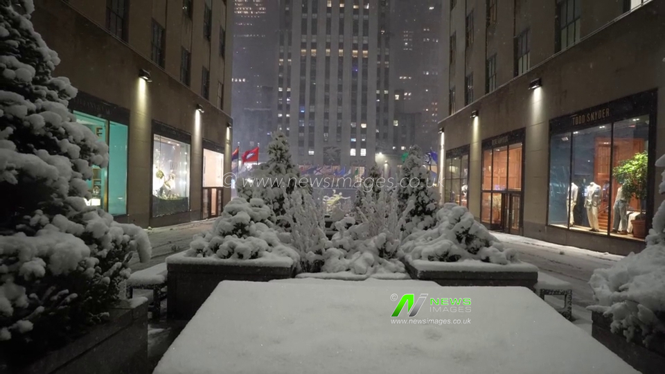 Heavy snowstorm hits New York City
