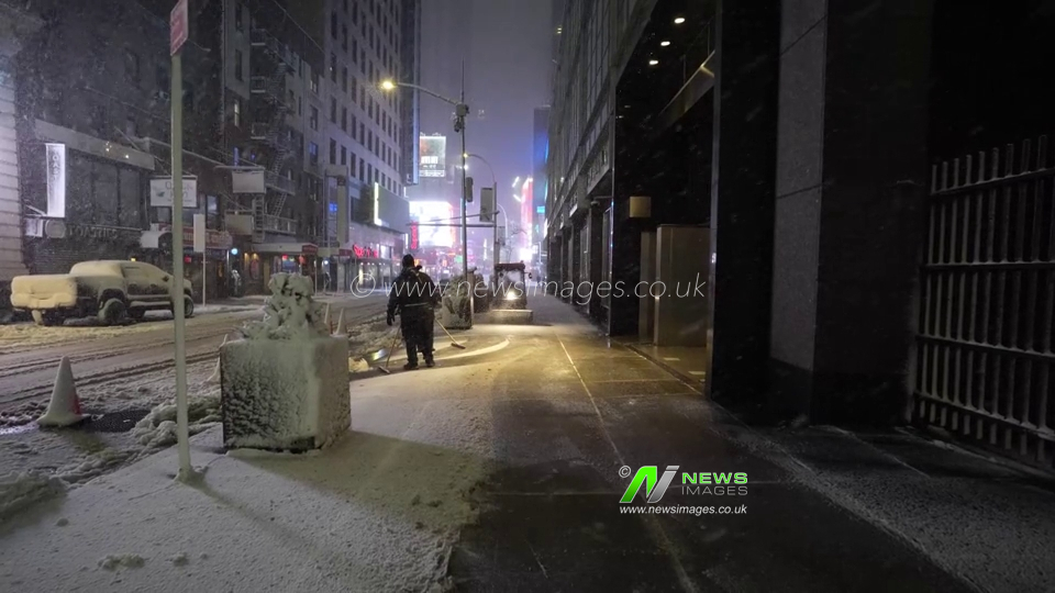 Heavy snowstorm hits New York City