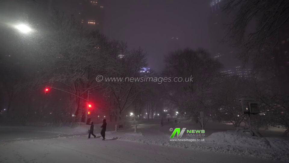 Heavy snowstorm hits New York City