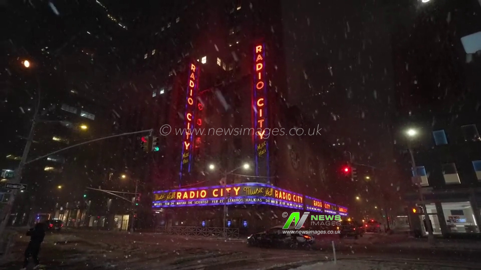 Heavy snowstorm hits New York City