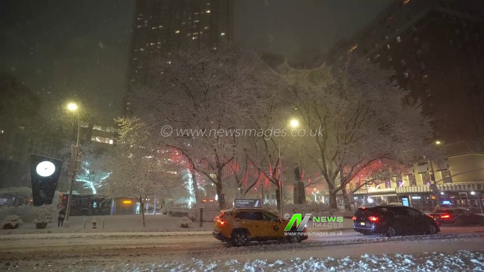 Heavy snowstorm hits New York City