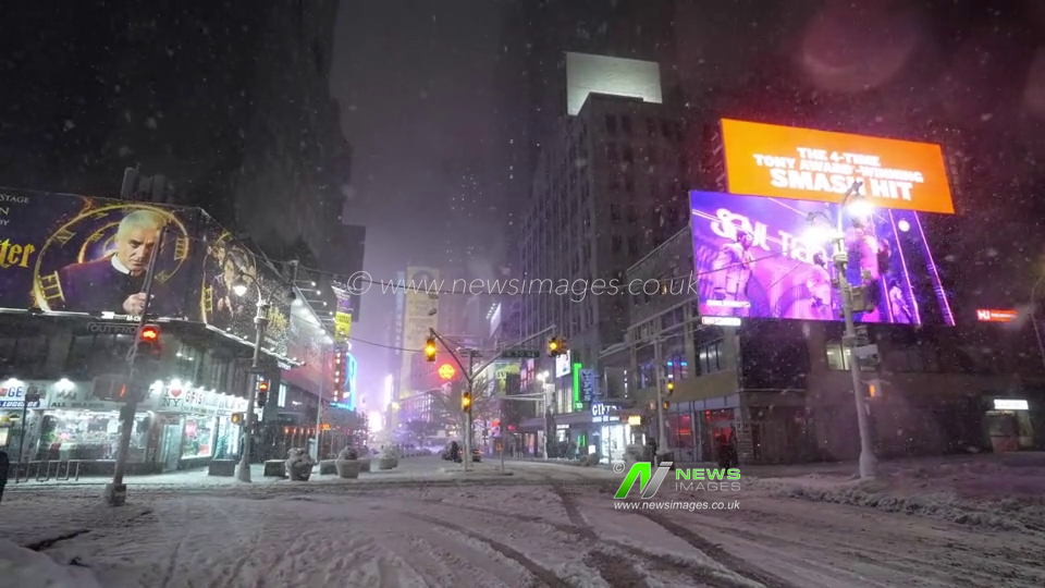 Heavy snowstorm hits New York City