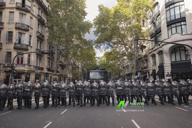 Argentina: March against the reform of the Glaciers Act