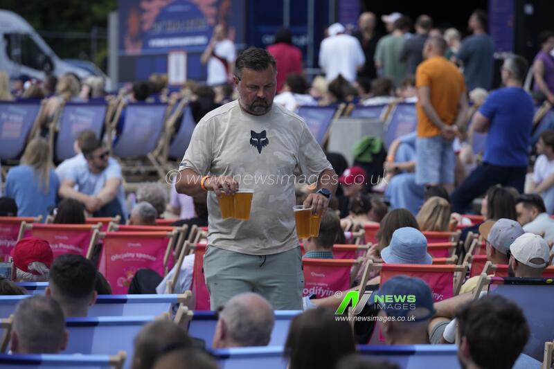 Tennis fans in Warsaw watch Chwalińska meet Andriejewa in French Open women's final