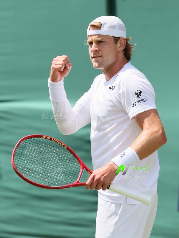 United Kingdom: BRITAIN TENNIS WIMBLEDON MEN R1 HUMBERT VD BERGS