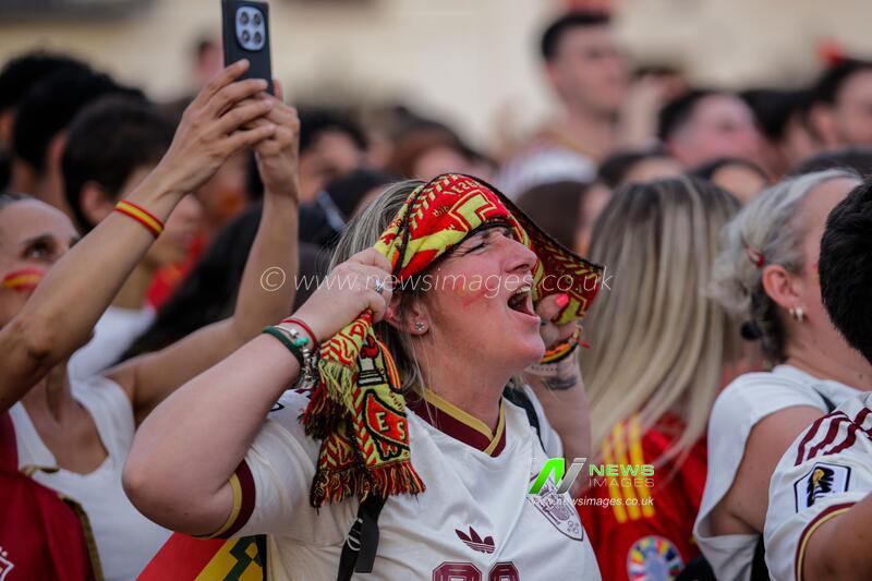 Spain supporters celebrate Mikel Oyarzabal’s penalty goal during FIFA World Cup 2026 semi-final