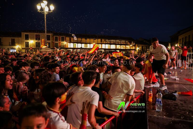 Spain supporters react during FIFA World Cup 2026 semi-final public screening in Navalcarnero