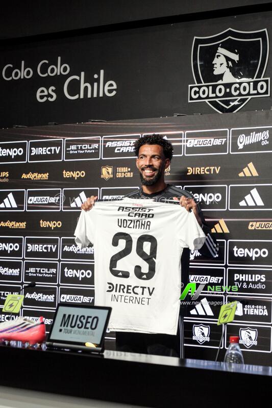 Colo-Colo unveil Cape Verde goalkeeper Vozinha in Santiago