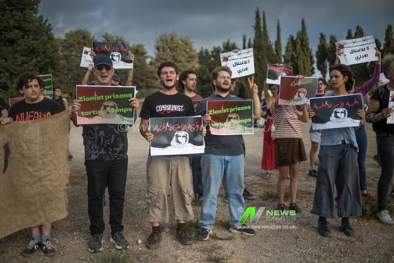 Activists protest in support of Palestinian women prisoners