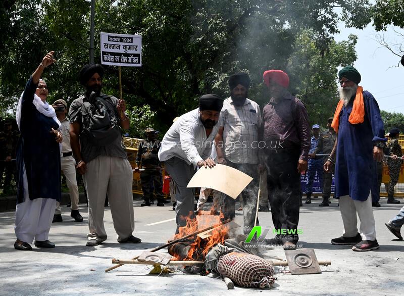 India: Sikh Leaders Protest Outside Congress Leader Rahul Gandhi's Residence Over Sajjan Kumar 'Role Model' Remark, Seek Apology 