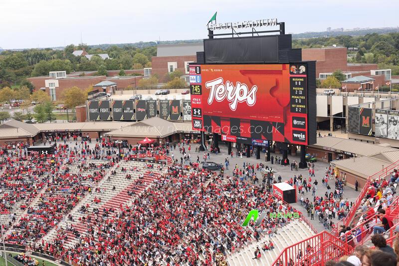 Maryland Terrapins Football - SECU Stadium Crowd and Field Atmos