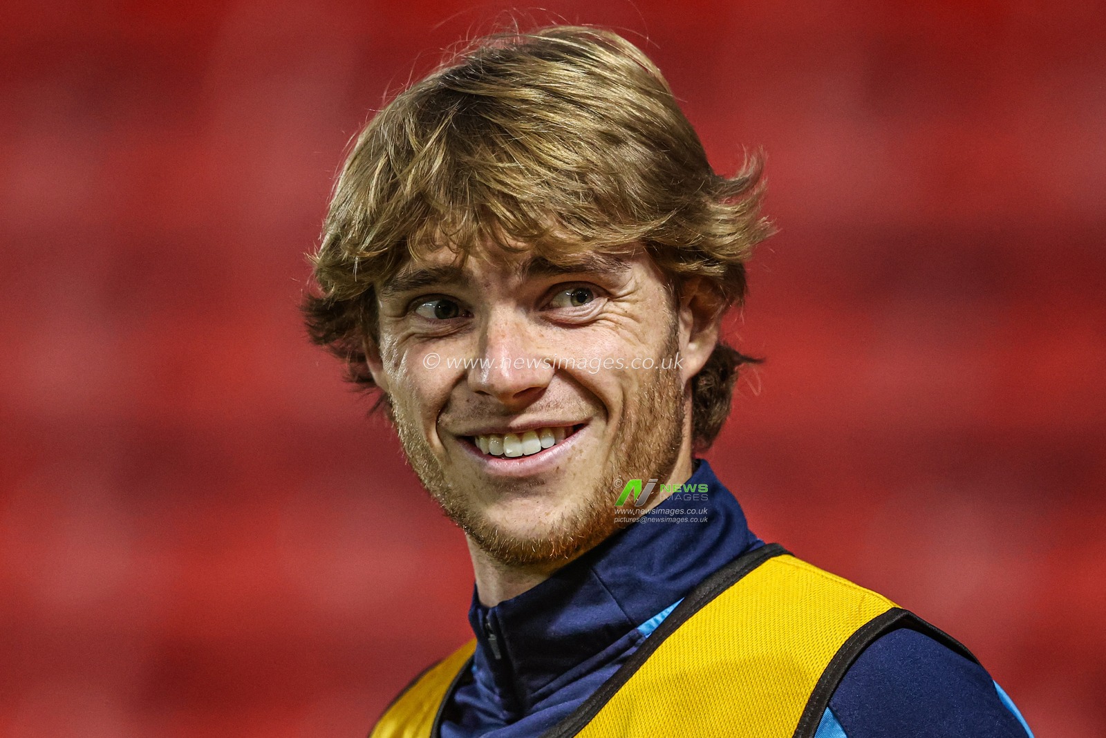 Luca Connell of Barnsley warms up on the sidelines during the Sky Bet League One match Barnsley vs Blackpool at Oakwell, Barnsley, United Kingdom on 02 September 2026

(Photo by Alfie Cosgrove/News Images)