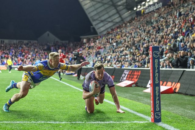 Jack Broadbent of Hull KR goes over for a try during the Betfred Super League round 9 match Leeds Rhinos vs Hull KR at Headingley Stadium, Leeds, United Kingdom, 25th April 2025

(Photo by Mark Cosgrove/News Images)