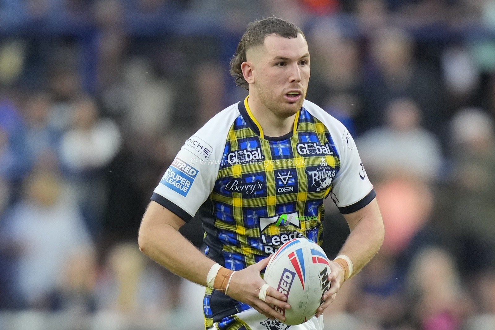 Cameron Smith #13 of Leeds Rhinos during the Betfred Super League Round 16 match Leeds Rhinos vs Huddersfield Giants at Headingley Stadium, Leeds, United Kingdom, 23rd June 2023

(Photo by Steve Flynn/News Images)