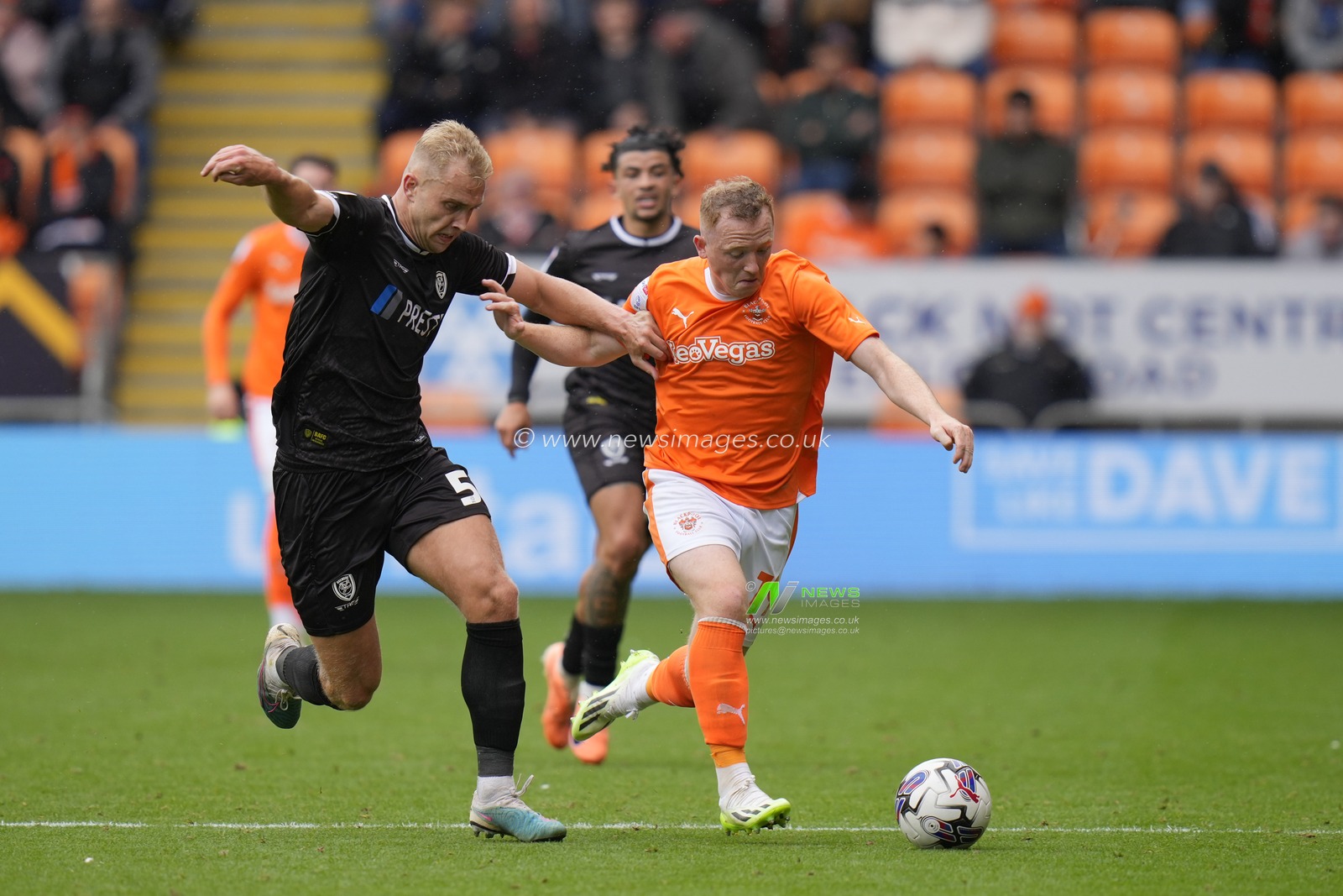 Sam Hughes #5 of Burton Albion competes for the ball with Shayne Lavery #19 of Blackpool during the Sky Bet League 1 match Blackpool vs Burton Albion at Bloomfield Road, Blackpool, United Kingdom, 5th August 2023

(Photo by Steve Flynn/News Images)