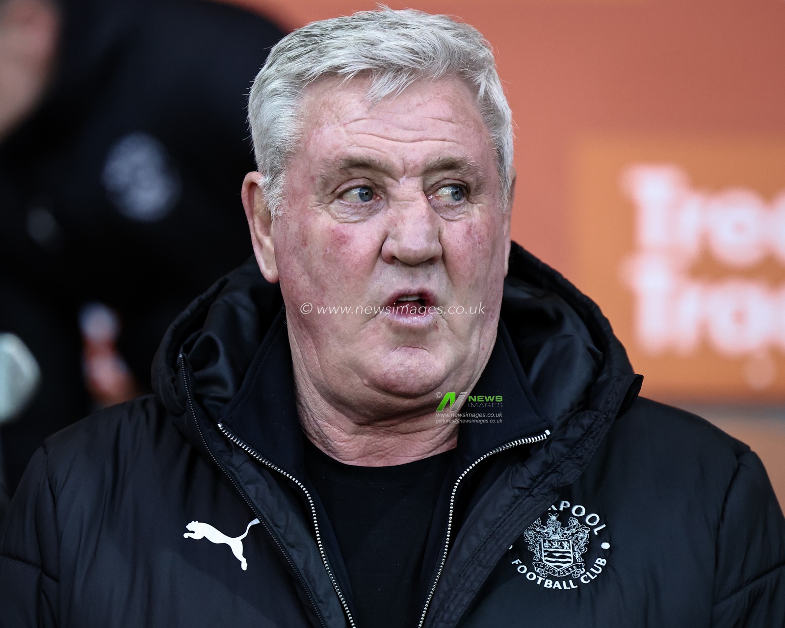 Steve Bruce manager of Blackpool looks on during the Sky Bet League 1 match Blackpool vs Reading at Bloomfield Road, Blackpool, United Kingdom, 1st April 2025

(Photo by Mark Cosgrove/News Images)