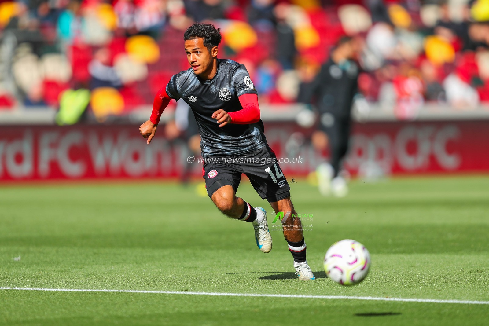Fabio Carvalho of Brentford warms up prior to the Premier League match Brentford vs West Ham United at The Gtech Community Stadium, London, United Kingdom, 28th September 2024

(Photo by Izzy Poles/News Images)