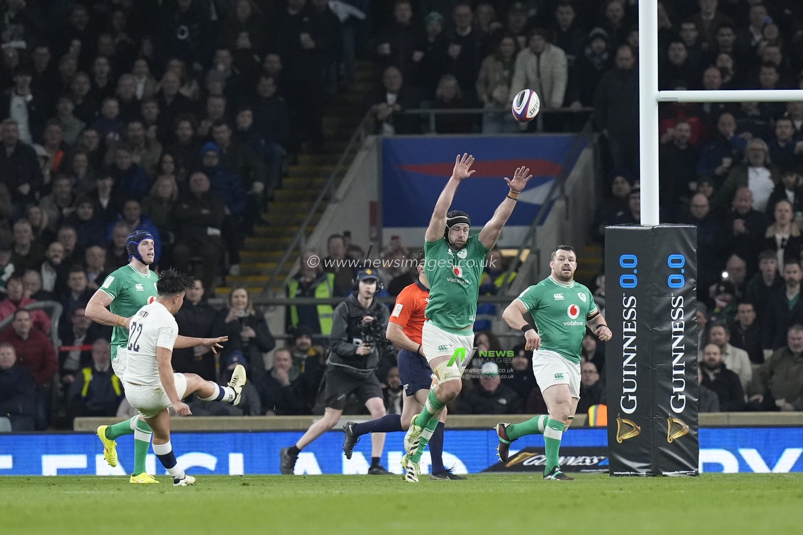Marcus Smith of England drops a goal to give England a 23-22 victory with the last kick of the game during the 2024 Guinness 6 Nations match England vs Ireland at Twickenham Stadium, Twickenham, United Kingdom, 9th March 2024

(Photo by Steve Flynn/News Images)