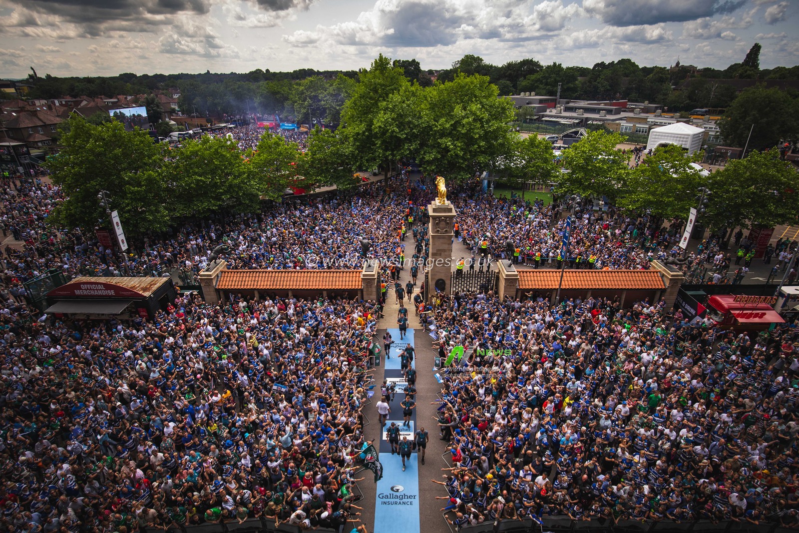 Bath Arrive in the build up to the Gallagher Premiership Play-off Final 2025 Bath Rugby v Leicester Tigers at Allianz Stadium, Twickenham, United Kingdom, 14th June 2025

(Photo by Craig Evans/News Images)