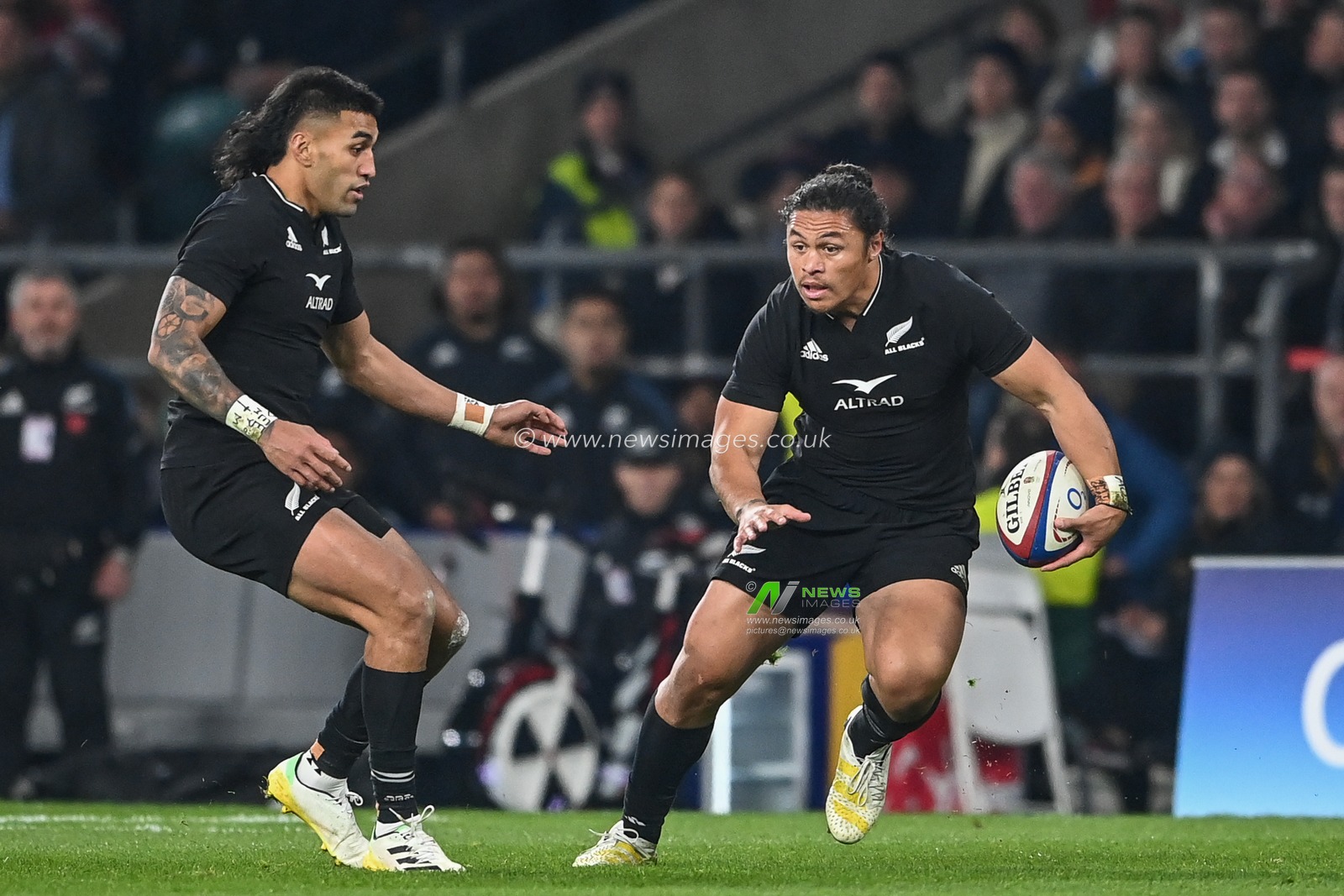 Caleb Clarke of New Zealand in action during the Autumn internationals match England vs New Zealand at Twickenham Stadium, Twickenham, United Kingdom, 19th November 2022

(Photo by Craig Thomas/News Images)