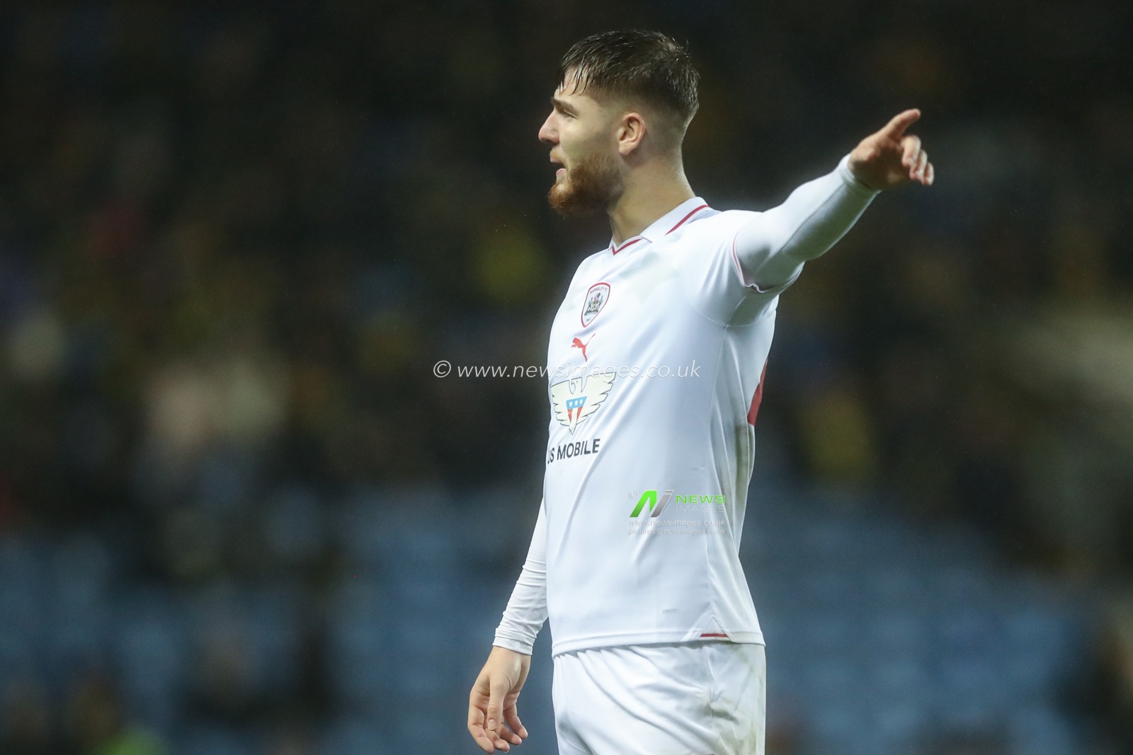 John Mcatee of Barnsley gives his team instructions during the Sky Bet League 1 match Oxford United vs Barnsley at Kassam Stadium, Oxford, United Kingdom, 23rd January 2024

(Photo by Alfie Cosgrove/News Images)
