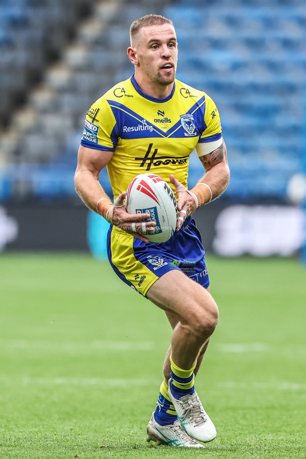 Matt Dufty of Warrington Wolves during the Betfred Super League Round 23 match Huddersfield Giants vs Warrington Wolves at Accu Stadium, Huddersfield, United Kingdom, 24th August 2025

(Photo by Alfie Cosgrove/News Images)