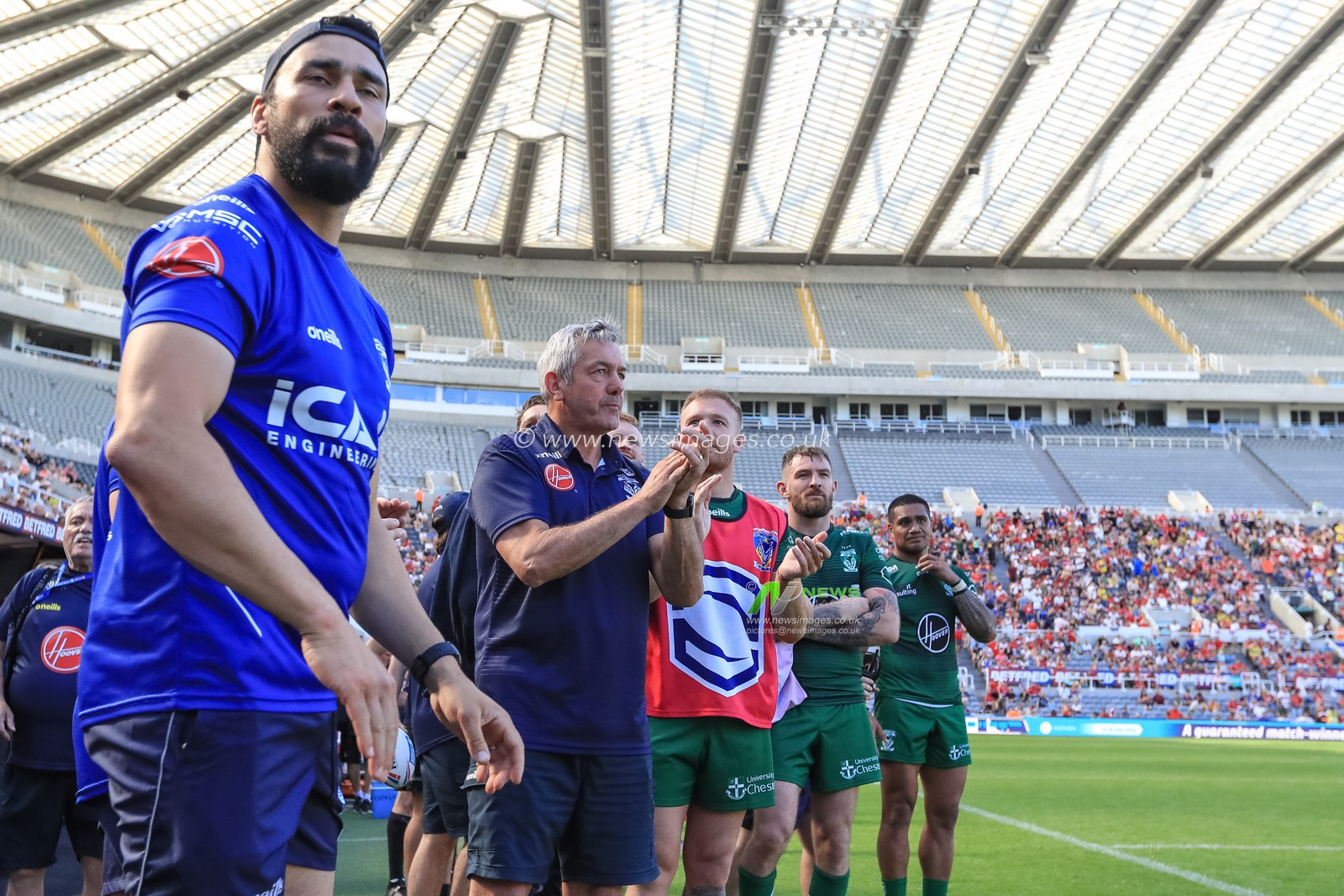 Daryl Powell Head Coach of Warrington Wolves celebrates the win