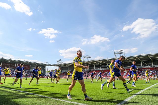 Warrington Wolves players during the pre-game warm up ahead of the Betfred Challenge Cup Semi-final match Warrington Wolves vs Leigh Leopards at Totally Wicked Stadium, St Helens, United Kingdom, 11th May 2025

(Photo by Gareth Evans/News Images)