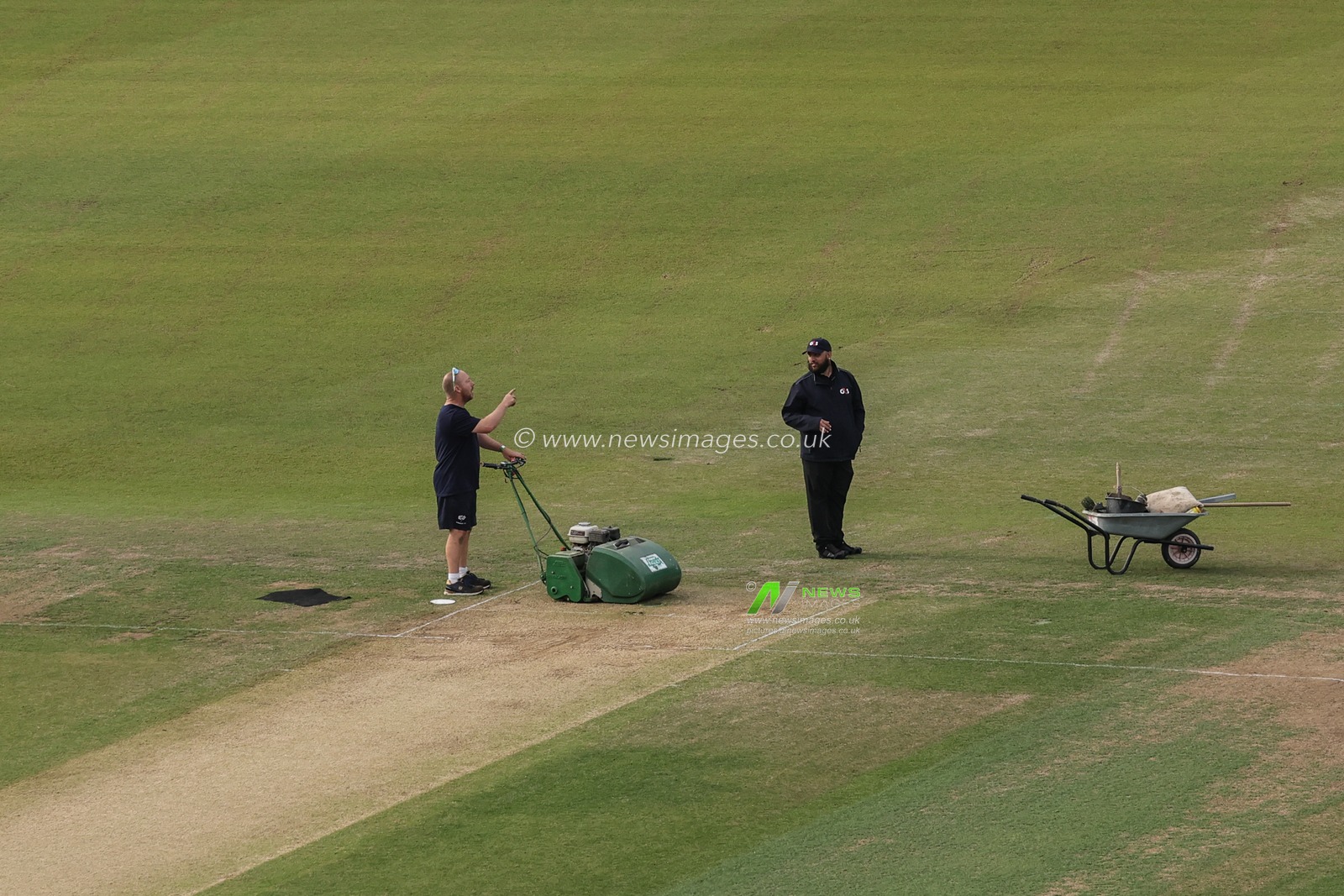 Ground staff prepare the field of play after heavy rain over night during the LV= Insurance Ashes Third Test Series Day 4 England vs Australia at Headingley Stadium, Leeds, United Kingdom, 9th July 2023

(Photo by Mark Cosgrove/News Images)