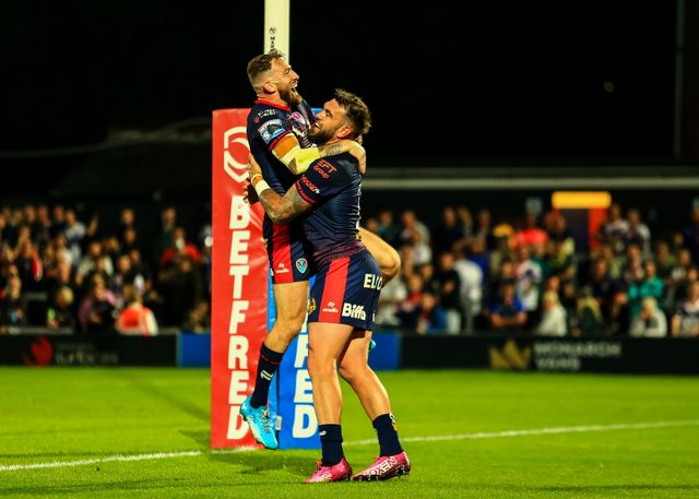 Kyle Feldt of St. Helens celebrates his try during the Betfred Super League round 21 match Wakefield Trinity vs St Helens at DIY Kitchens Stadium, Wakefield, United Kingdom, 8th August 2025

(Photo by Richard Bierton/News Images)