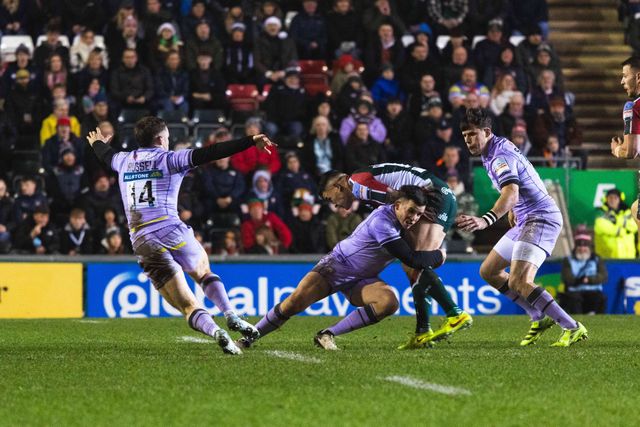 Izaia Perese of Leicester Tigers get tackled by Tomos Williams (C) of Gloucester Rugby during the Gallagher Premiership match Leicester Tigers vs Gloucester Rugby at Mattioli Woods Welford Road Stadium, Leicester, United Kingdom, 19th December 2025

(Photo by Craig Evans/News Images)

*** GER AUT SUI OUT ***