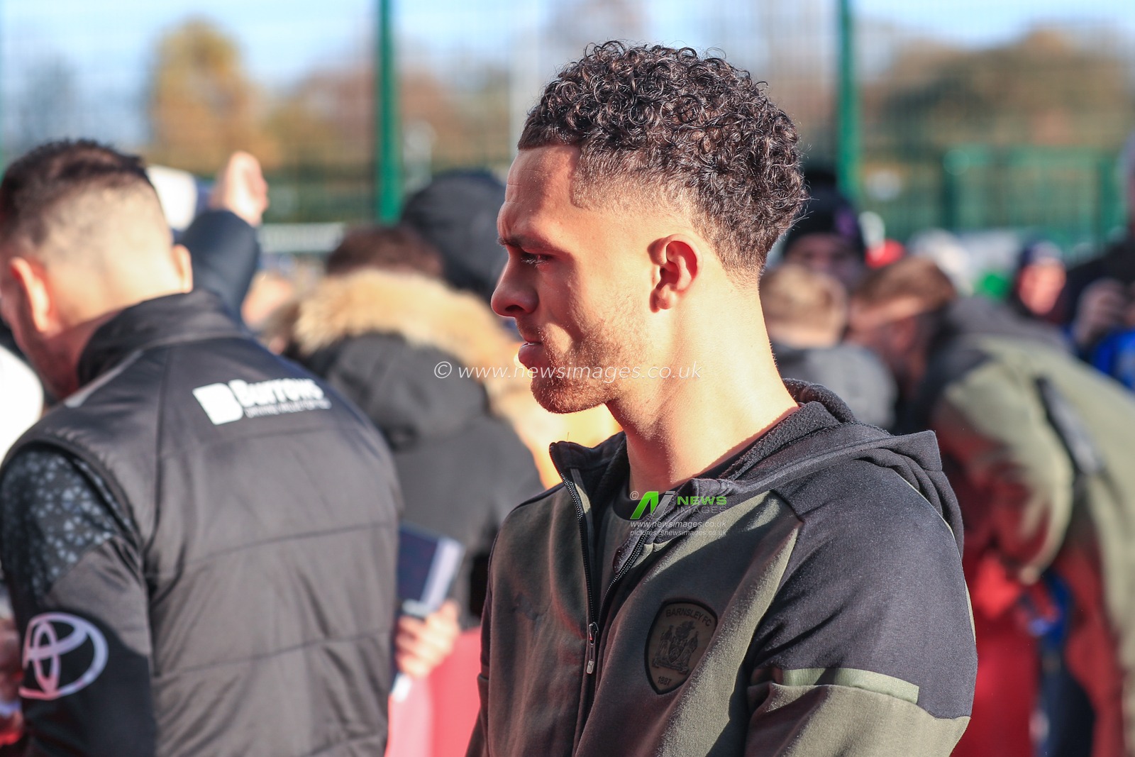 Jordan Williams #2 of Barnsley arrives during the Sky Bet League 1 match Lincoln City vs Barnsley at Gelder Group Sincil Bank Stadium, Lincoln, United Kingdom, 25th November 2023

(Photo by Alfie Cosgrove/News Images)