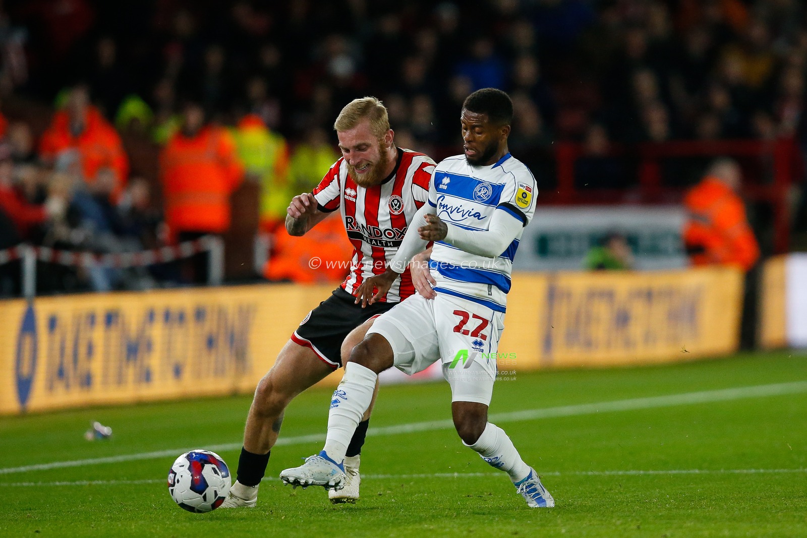 Oliver McBurnie #9 of Sheffield United and Kenneth Paal #22 of QPR during the Sky Bet Championship match Sheffield United vs Queens Park Rangers at Bramall Lane, Sheffield, United Kingdom, 4th October 2022

(Photo by Ben Early/News Images)