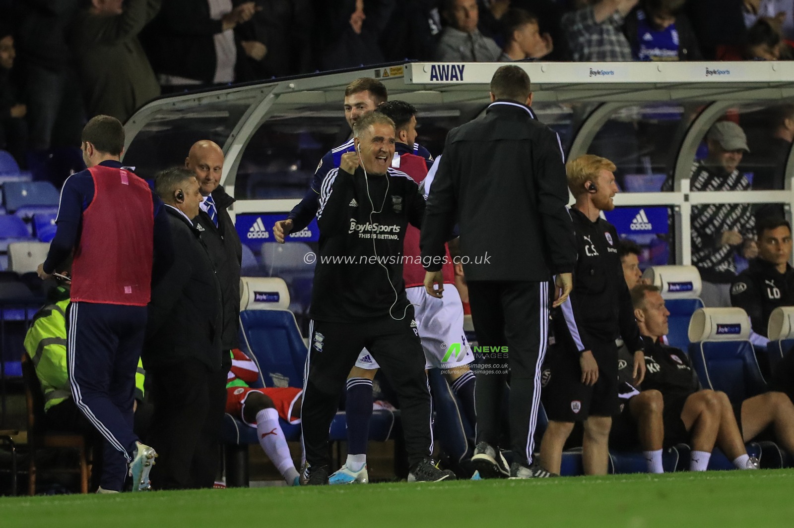 20th August 2019, St Andrew's, Birmingham, England; Sky Bet EFL Championship Football, Birmingham City vs Barnsley ; Pep Clotet manager of Birmingham City celebrates as Lukas Jutkiewicz (10) of Birmingham City scores to make it 1-0 

Credit: Mark Cosgrove/News Images


English Football League images are subject to DataCo Licence