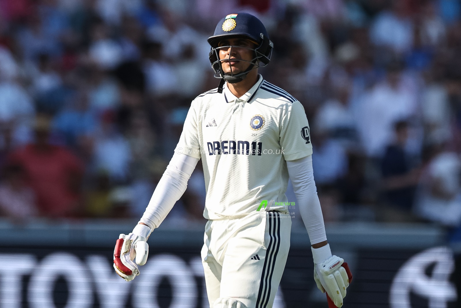 Av dejected India captain Shubman Gill leaves the field of play after been dismissed on 16 runs during the 3rd Rothesay Test Match Day 2 England v India at Lords, London, United Kingdom, 11th July 2025

(Photo by Mark Cosgrove/News Images)