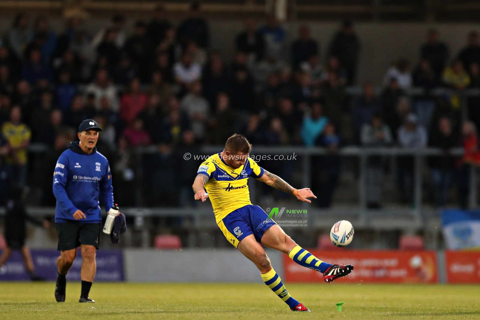 Marc Sneyd of Warrington Wolves takes a kick off during the Betfred Super League round 17 match Salford Red Devils vs Warrington Wolves at Salford Community Stadium, Eccles, United Kingdom, 4th July 2025(Photo by Sam Eaden/News Images)