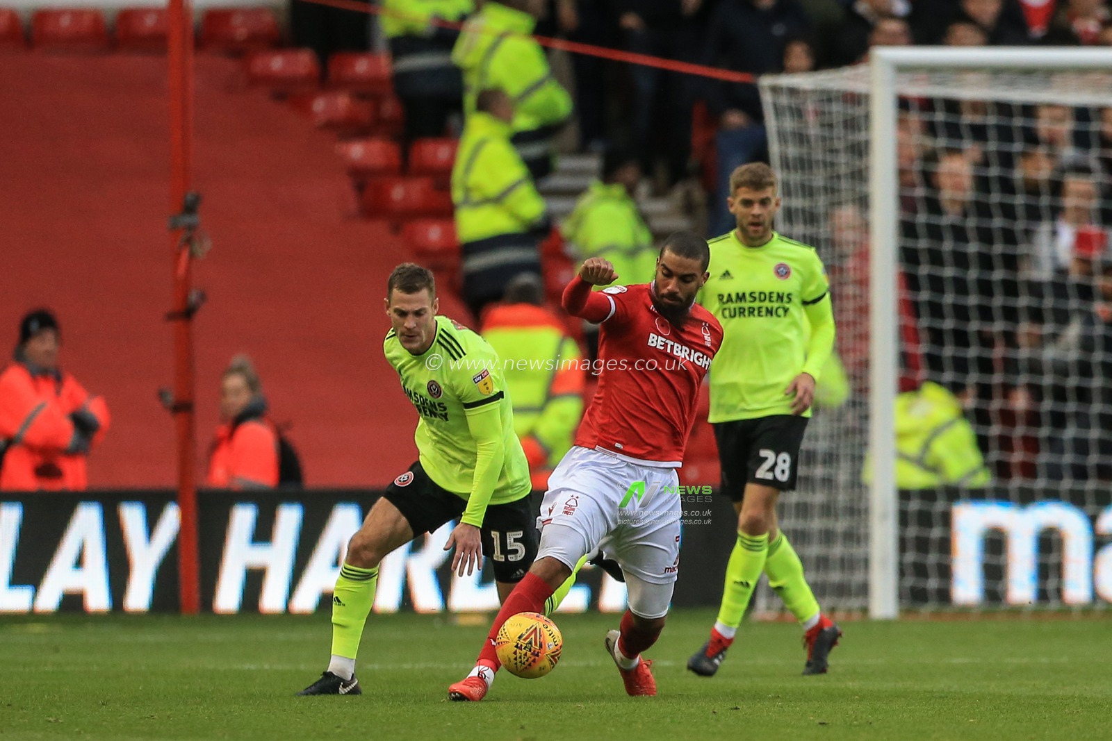 3rd November  2018, City Ground, Nottingham, England; Sky Bet Championship, Nottingham Forest v Sheffield United ; Lewis Grabban (07) of Nottingham Forest holds the ball up as Paul Coutts (15) of Sheffield United pressures 

Credit   Mark Cosgrove/News Images

English Football League images are subject to DataCo Licence