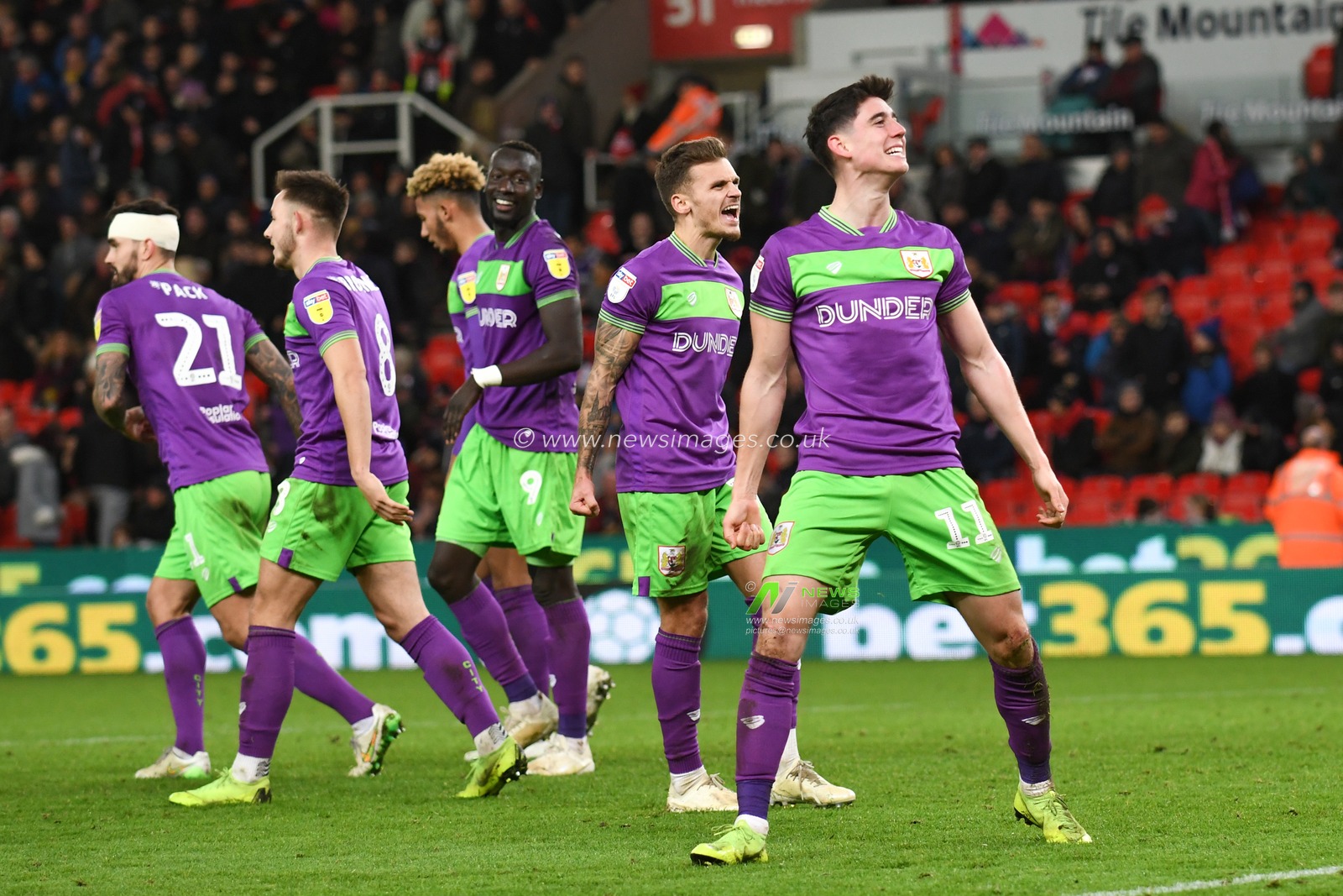 1st January 2019, Bet 365 Stadium, Stoke-on-Trent, England; Sky Bet Championship, Stoke City vs Bristol City ; 
Callum O'Dowda (11) of Bristol City celebrates his goal making it 0-2

Credit: Richard Long/News Images

English Football League images are subject to DataCo Licence
