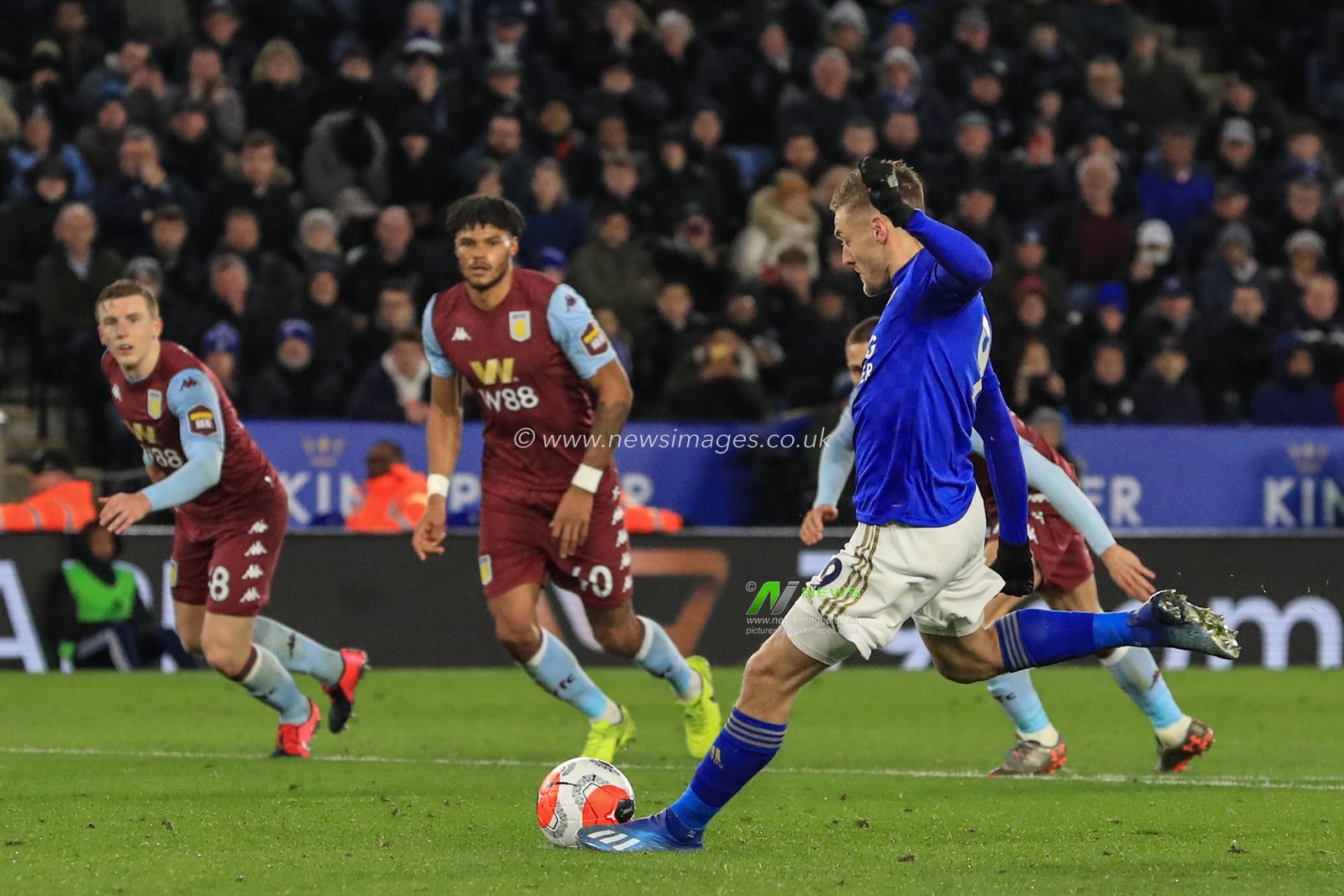 9th March 2020, King Power Stadium, Leicester, England; Premier League, Leicester City v Aston Villa : Jamie Vardy (9) of Leicester City scores a penalty to make it 2-0
