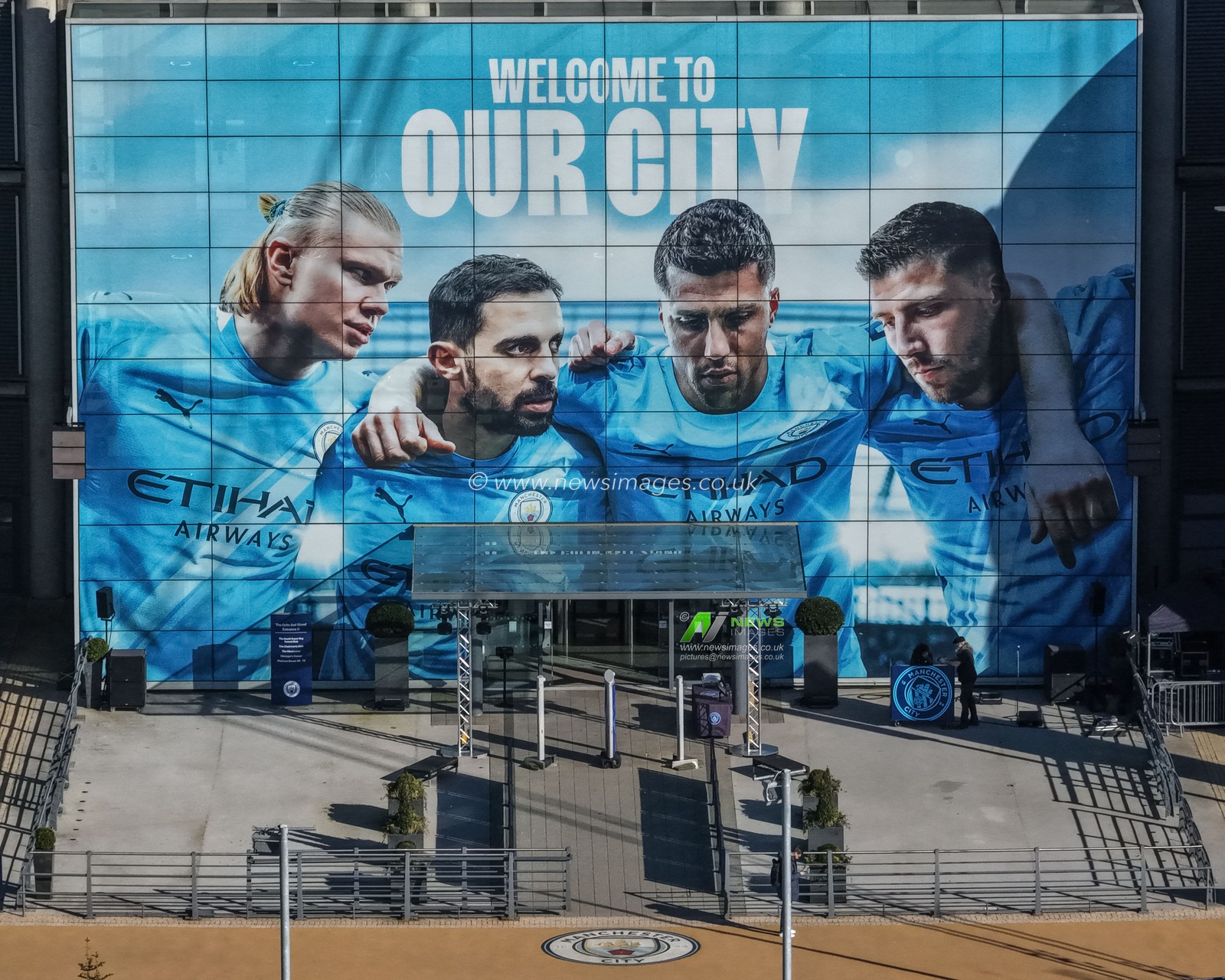 An aerial view of The Etihad Stadium and the players entrance with the Erling Haaland, Bernardo Silva, Rodrigo and Ruben Dias of Manchester City mural during the Premier League match Manchester City vs Nottingham Forest at Etihad Stadium, Manchester, United Kingdom on 04 March 2026

(Photo by Mark Cosgrove/News Images)