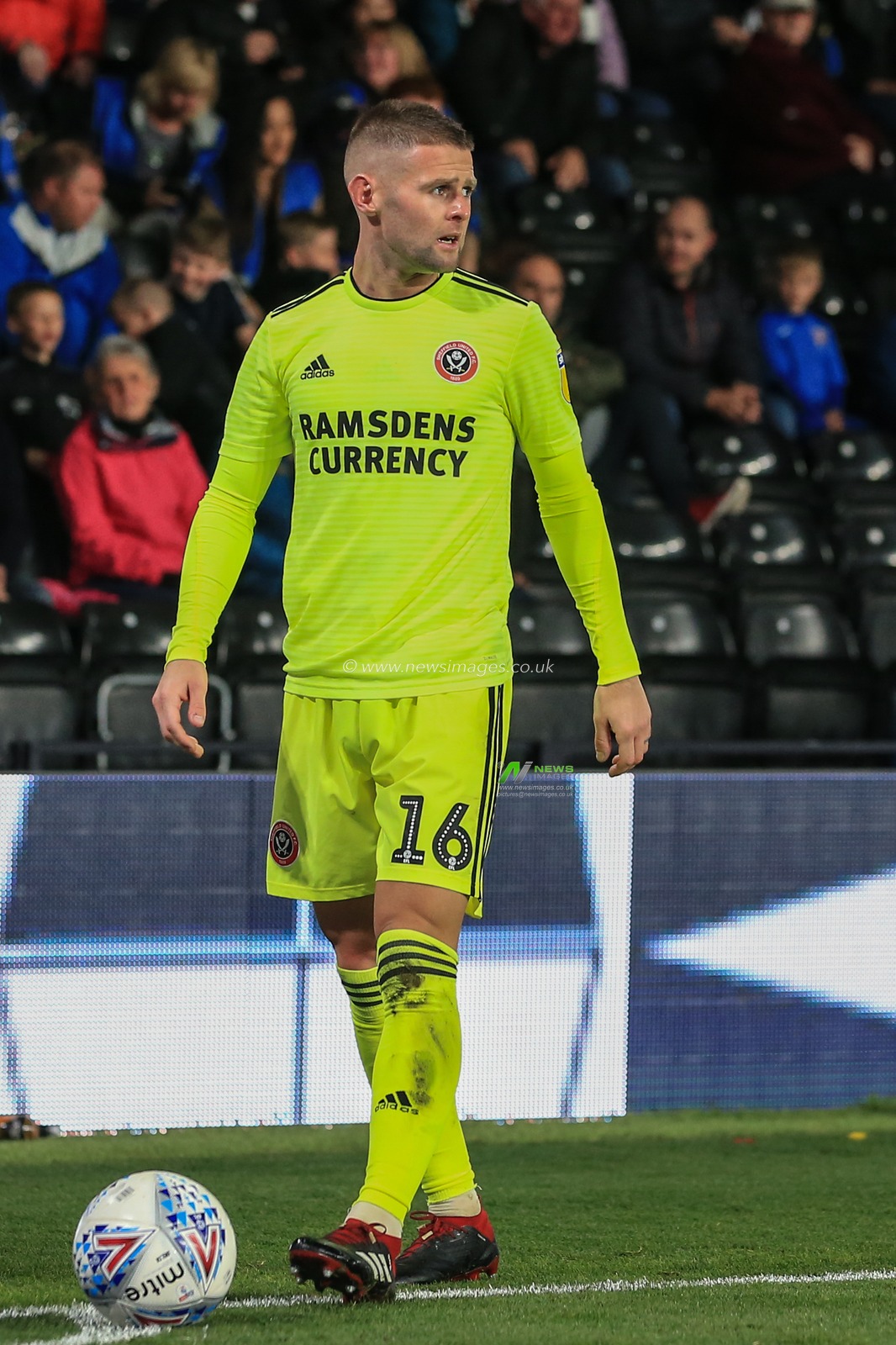 20th October 2018, Pride Park, Derby, England; Sky Bet Championship, Derby County v Sheffield United ; Oliver Norwood (16) of Sheffield United 

Credit: Mark Cosgrove/News Images 

English Football League images are subject to DataCo Licence
