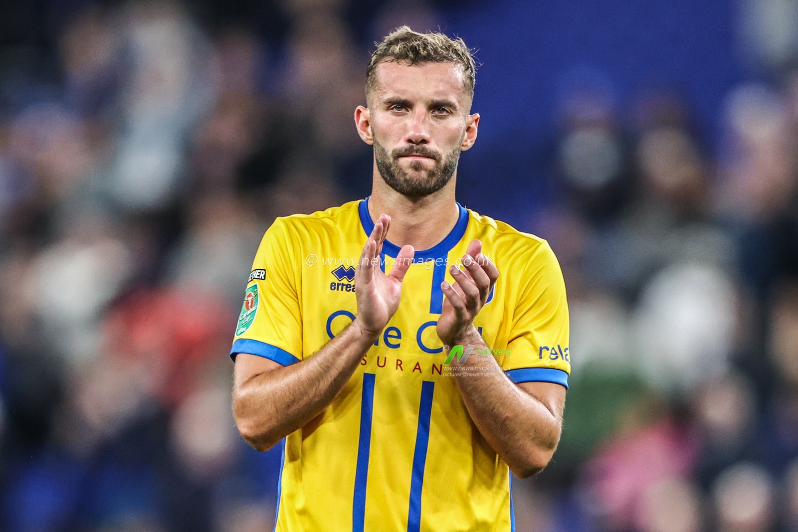 Baily Cargill of Mansfield Town applauds the fans after the game during the Carabao Cup match Everton vs Mansfield Town at Hill Dickinson Stadium, Liverpool, United Kingdom, 27th August 2025

(Photo by Alfie Cosgrove/News Images)