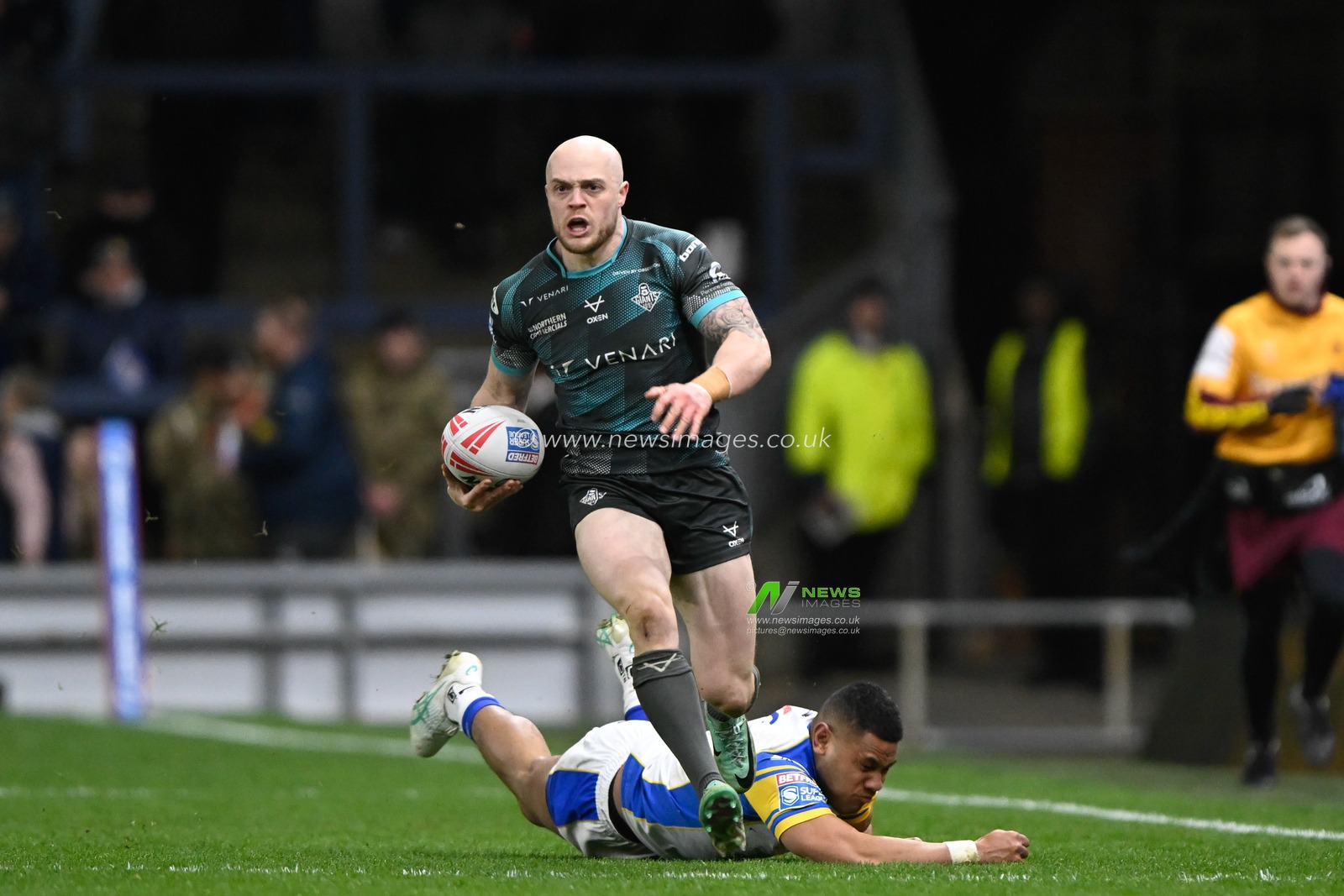 Adam Swift of Huddersfield Giants goes past David Fusituâ€™a of Leeds Rhinos during the Betfred Super League Round 8 match Leeds Rhinos vs Huddersfield Giants at Headingley Stadium, Leeds, United Kingdom, 19th April 2024

(Photo by Craig Cresswell/News Images)