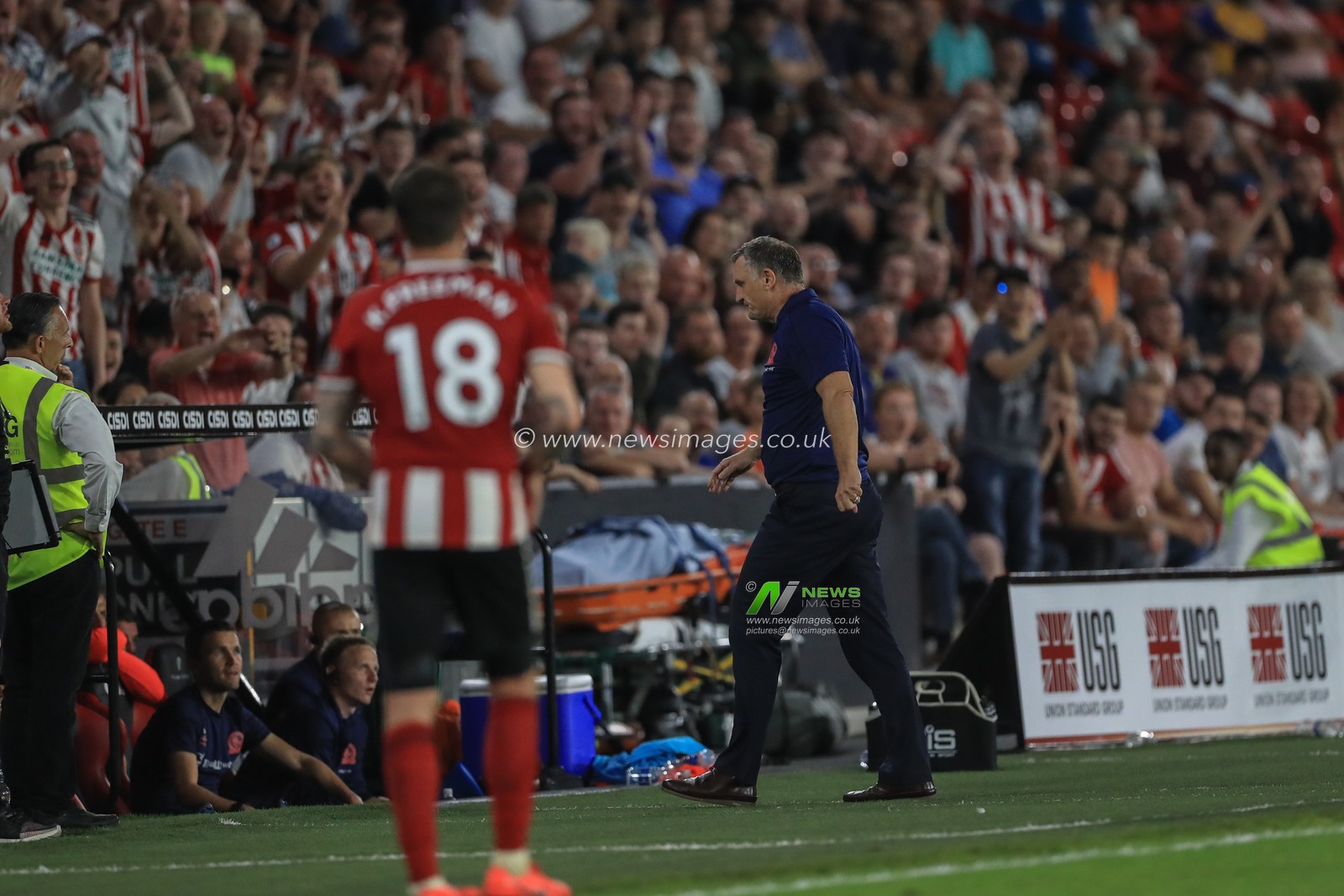 27th August 2019 , Bramall Lane, Sheffield, England; Carabao Cup Football, Second Round, Sheffield United vs Blackburn Rovers ; Blackburn Rovers Manager Tony Mowbray is sent to the stands by referee Geoff Eltringham


Credit: Mark Cosgrove/News Images

English Football League images are subject to DataCo Licence