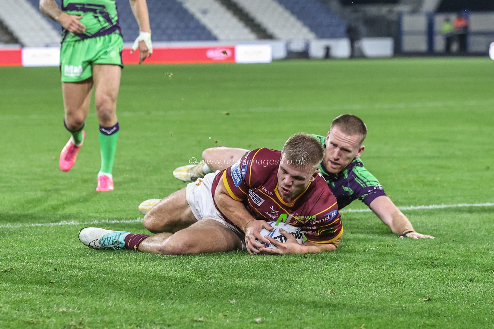 Harry Rushton of Huddersfield Giants goes over for a try during the Betfred Super League Round 27 match Huddersfield Giants vs Castleford Tigers at John Smith's Stadium, Huddersfield, United Kingdom, 19th September 2024

(Photo by Alfie Cosgrove/News Images)